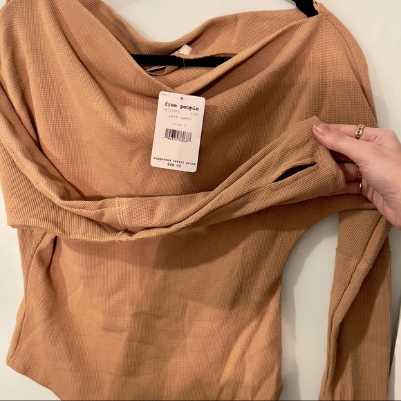 BRAND NWT 🏷️🏷️ FREE PEOPLE OFF SHOULDER LONG SLEEVE TOP SIZE SMALL PALE CAMEL - Picture 4 of 6